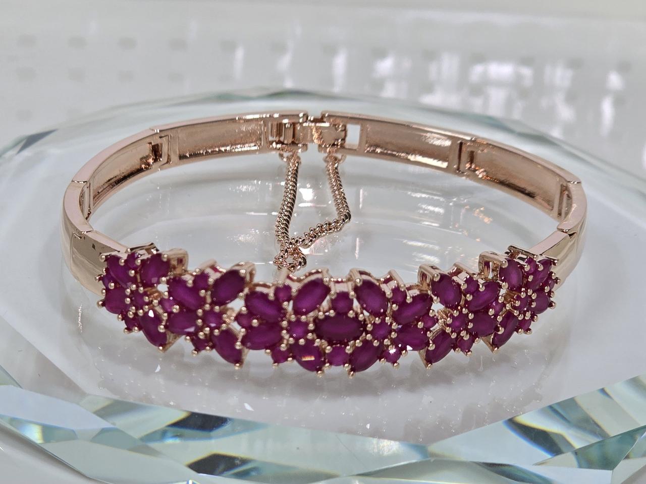 루비 색상의 큐빅 팔찌