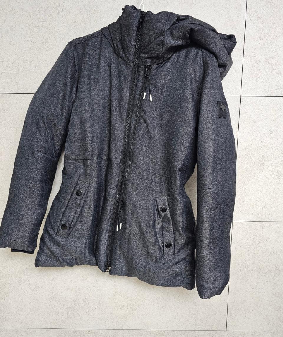 데상트 여성 패딩