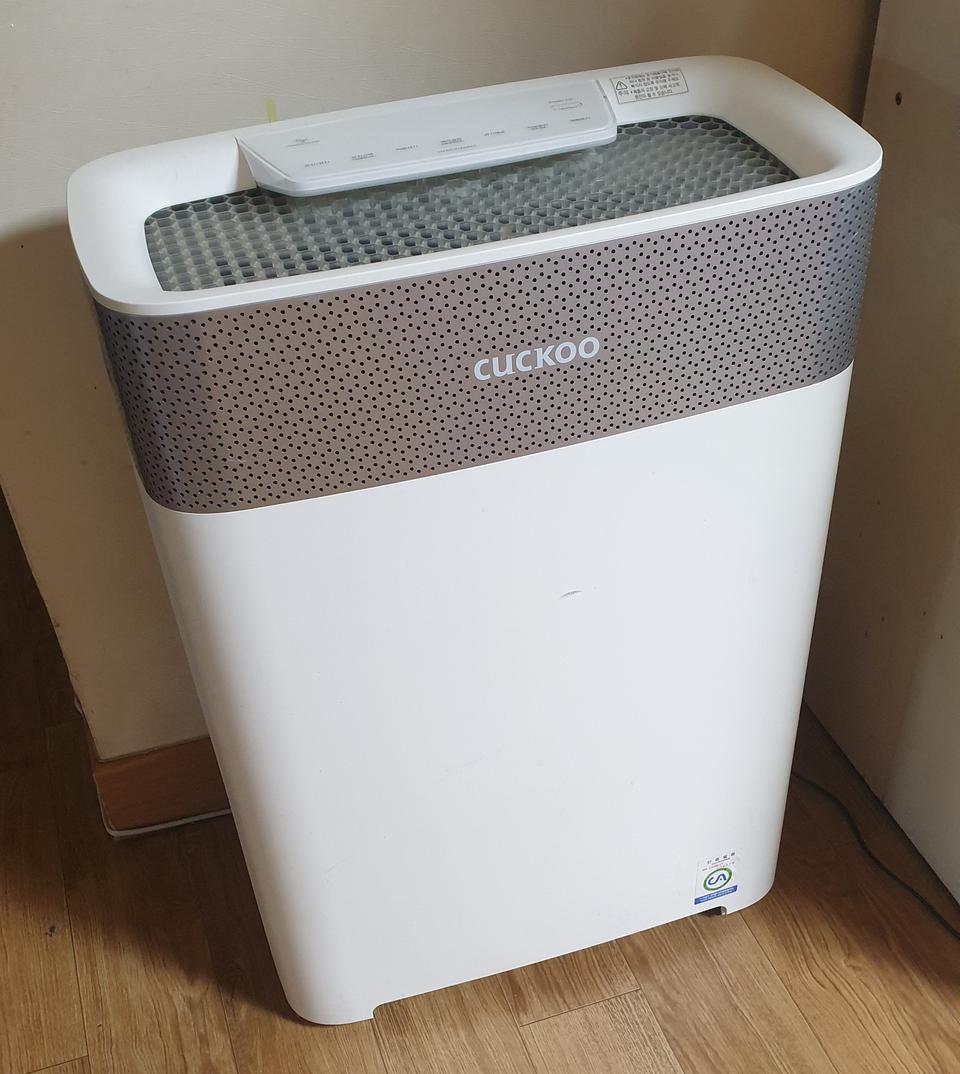 쿠쿠 안심 공기청정기 AC-12Y10FW 모델입니다. 