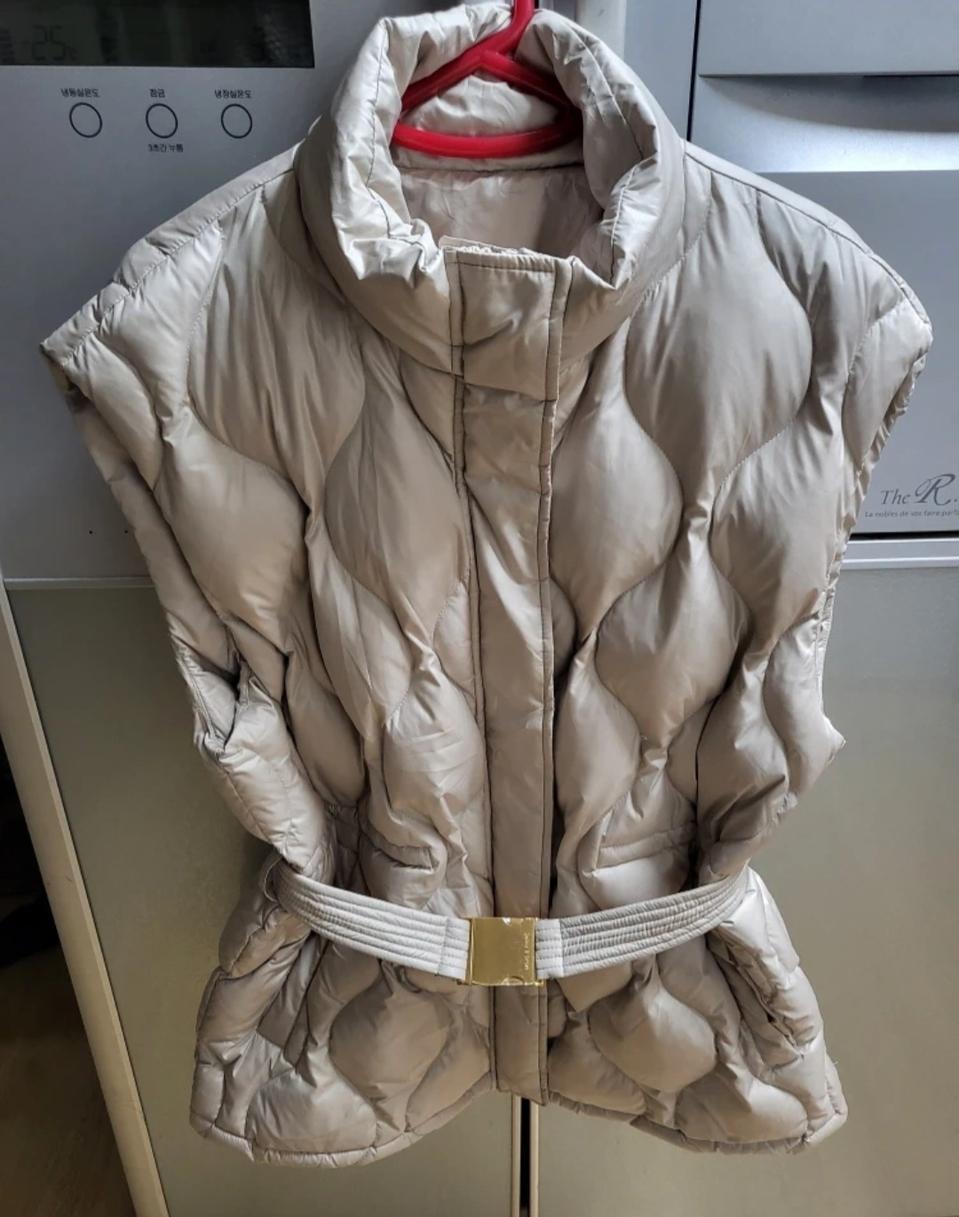 55~66 MOJO.S.PHINE 패딩 조끼