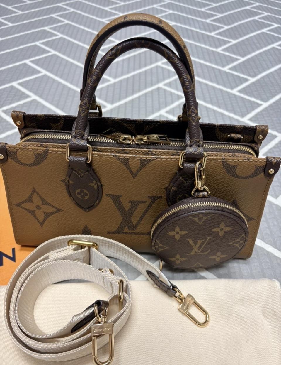 최저가 루이비통 온더고 이스트웨스트 모노그램