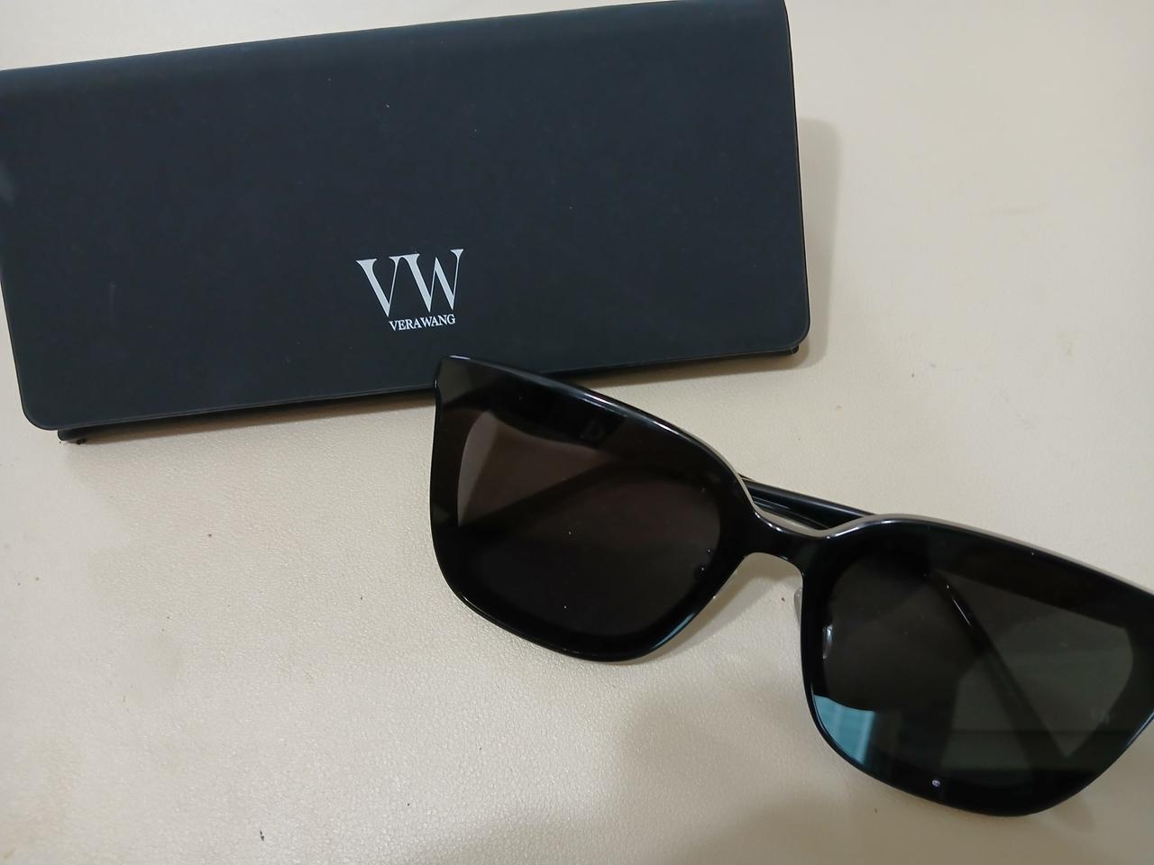 [새상품] 베라왕 블랙 선글라스