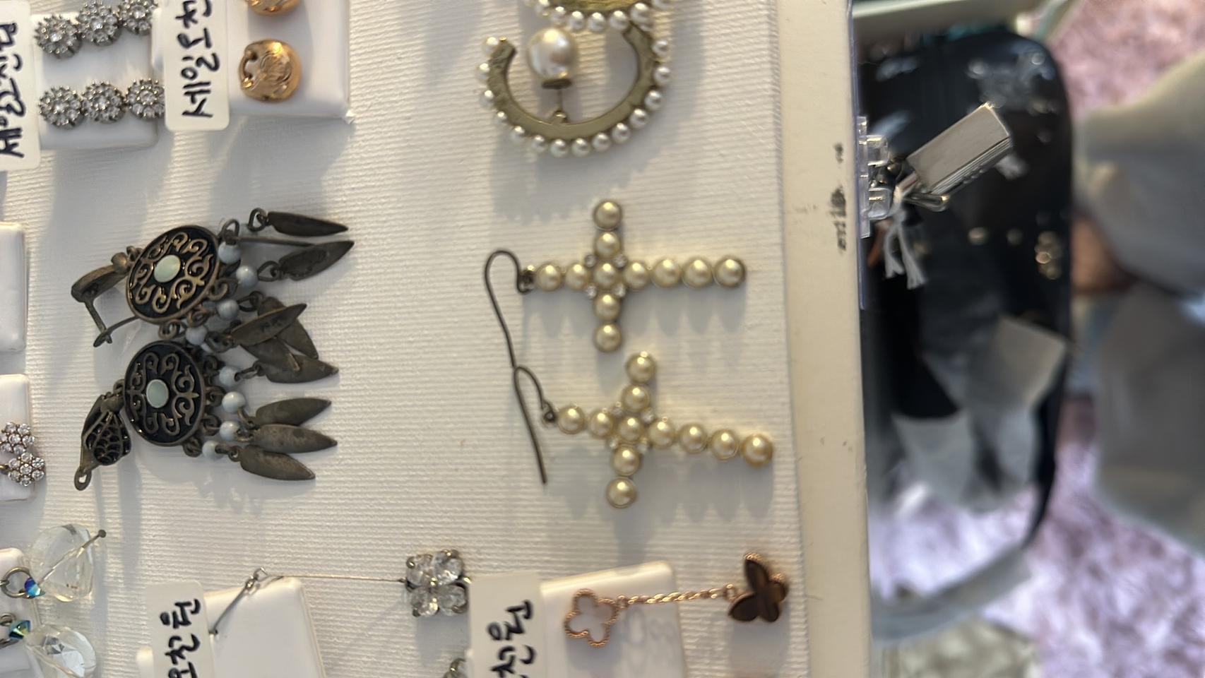 진주십자가 귀걸이 세일