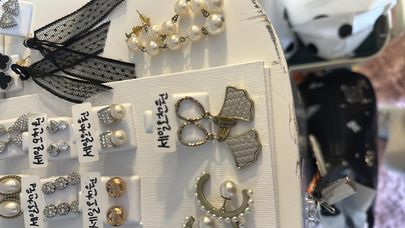 딸랑이 귀걸이 세일