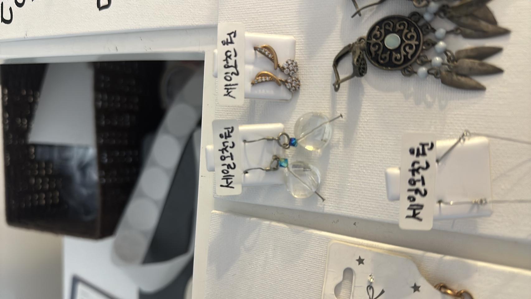 투명 드롭 귀걸이 세일