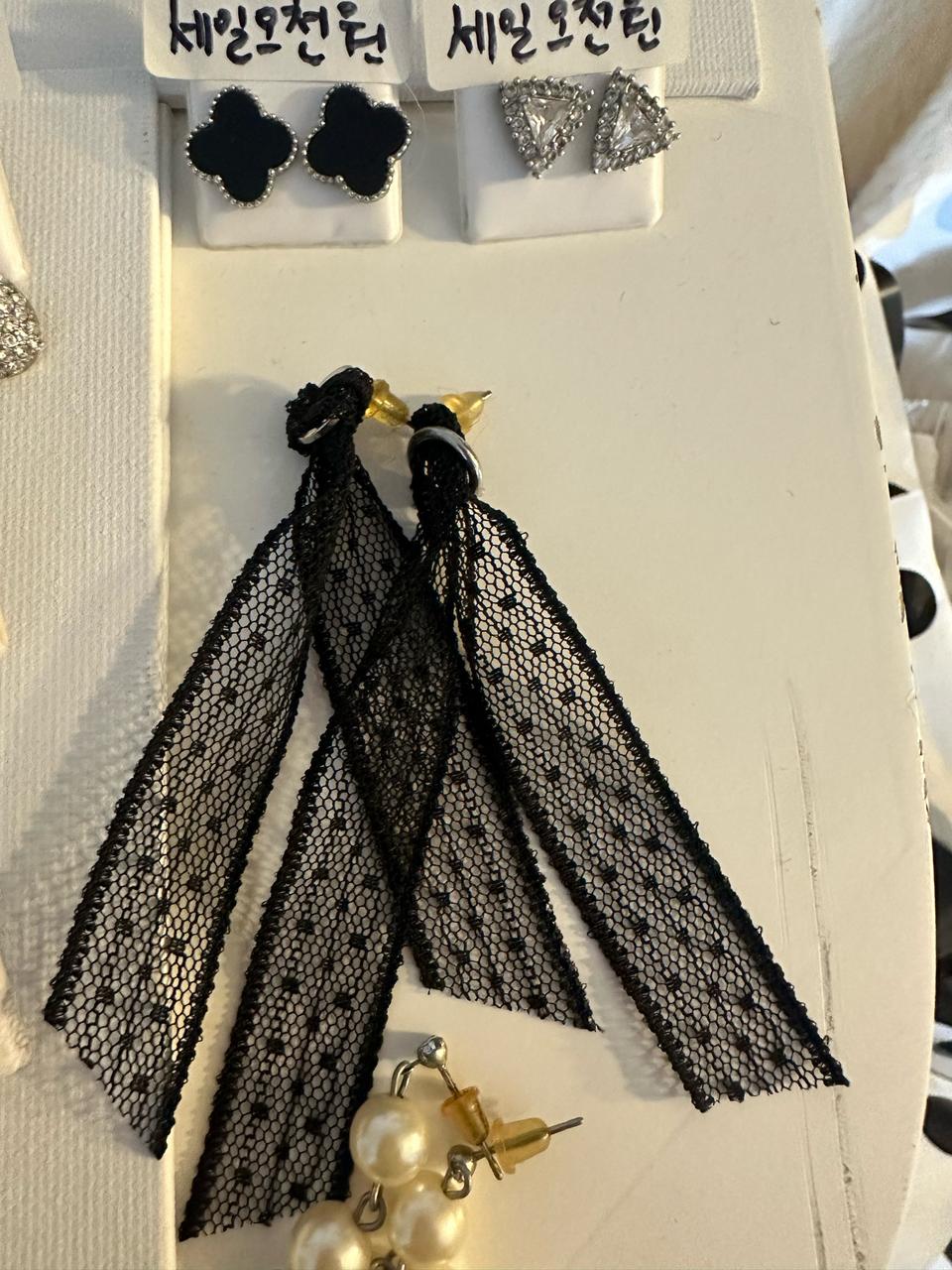 블랙 귀걸이 세일