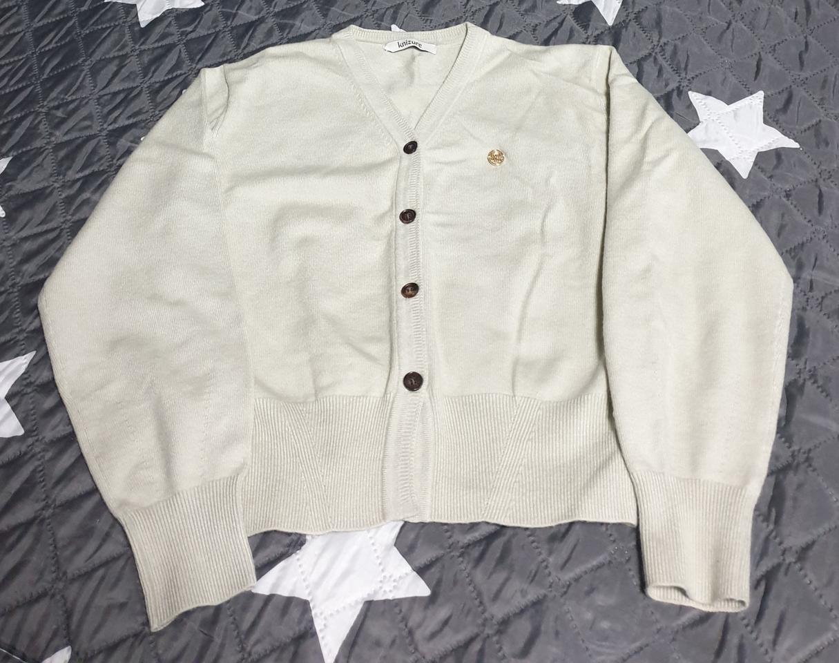 니주르 금장뱃지 세미크롭 가디건 라이트민트 (F)