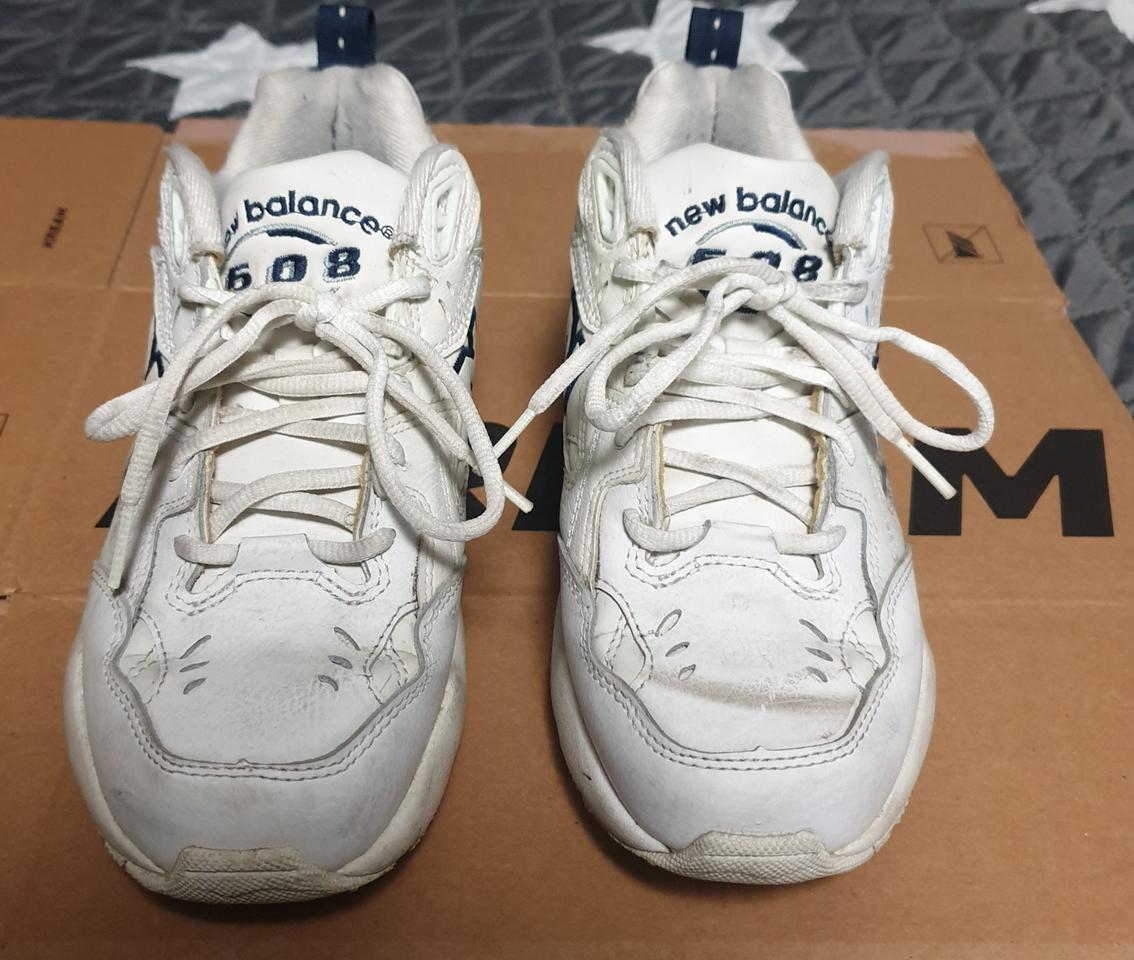 뉴발란스 608 어글리 스니커즈 화이트네이비 (240)