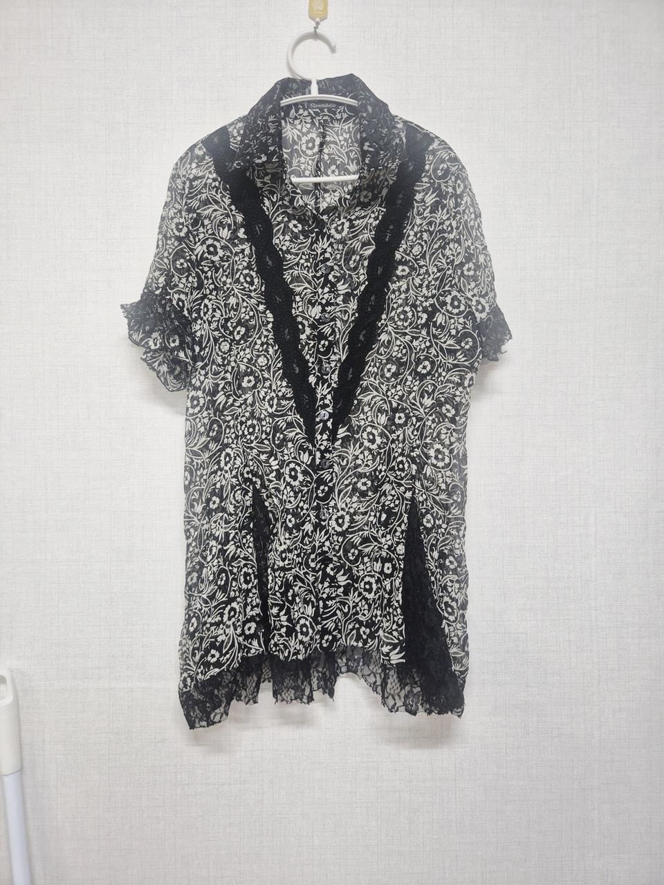 플라워 레이스 반팔 블라우스