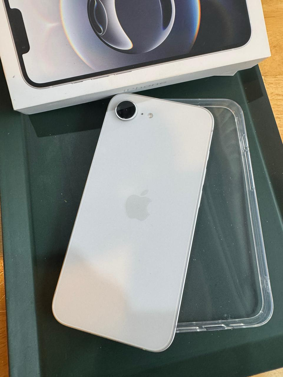 아이폰16e 128기가 화이트 S급 보증26/6월까지