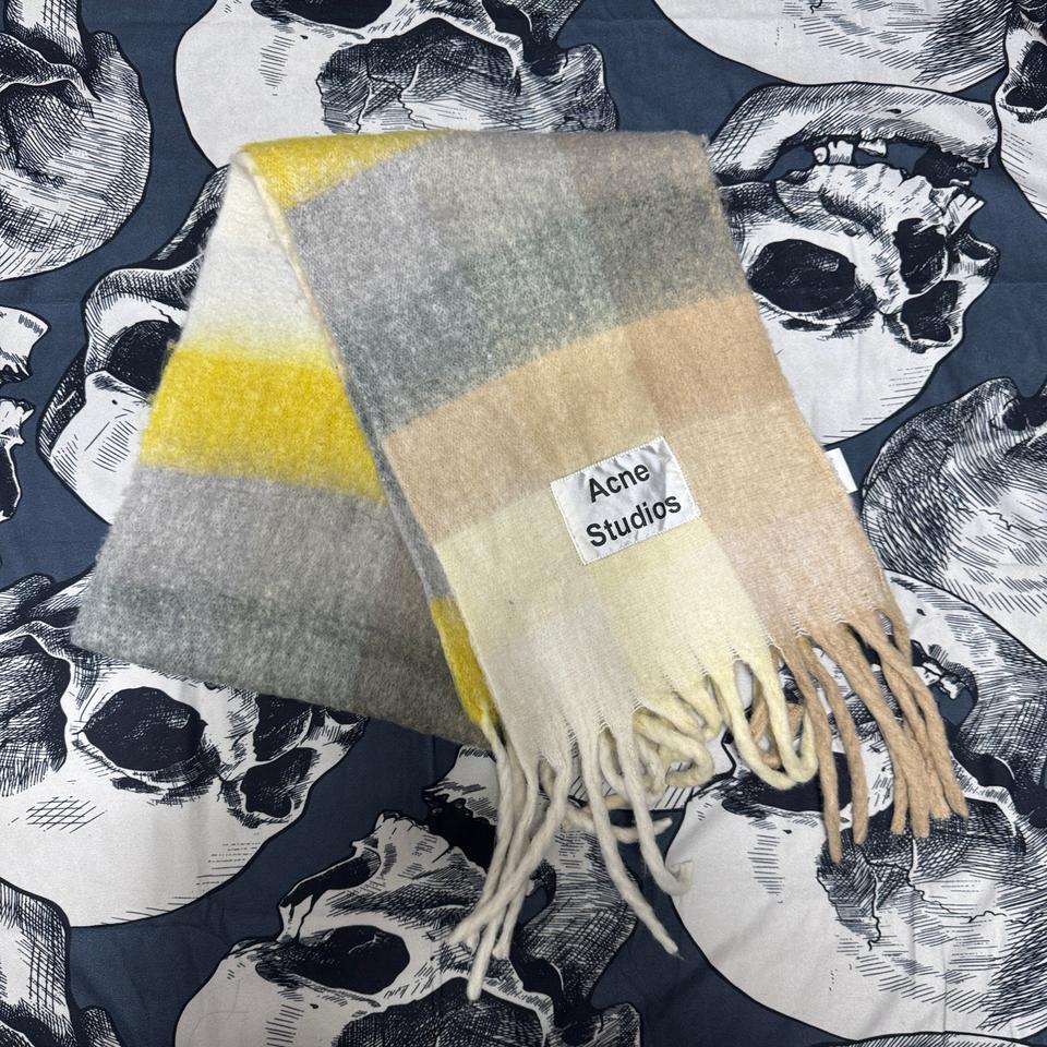 아크네스튜디오 모헤어 머플러