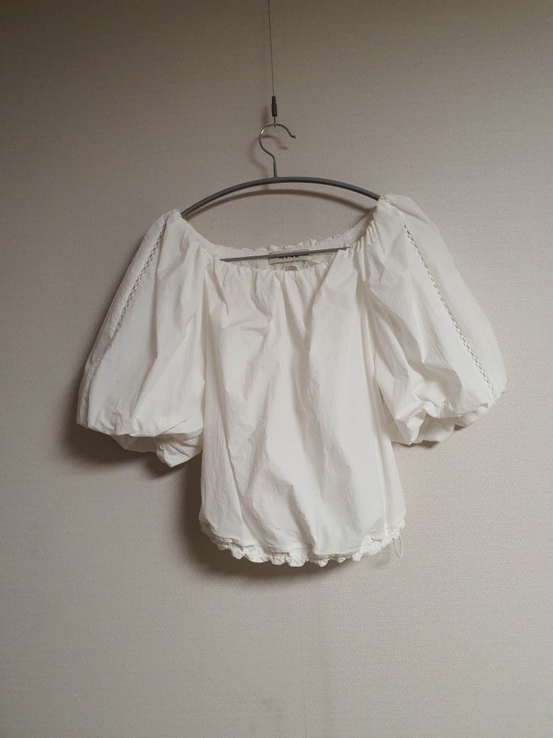 마인 mine  벌룬 슬리브 셔링 크롭 탑 블라우스 55 사이즈  정품