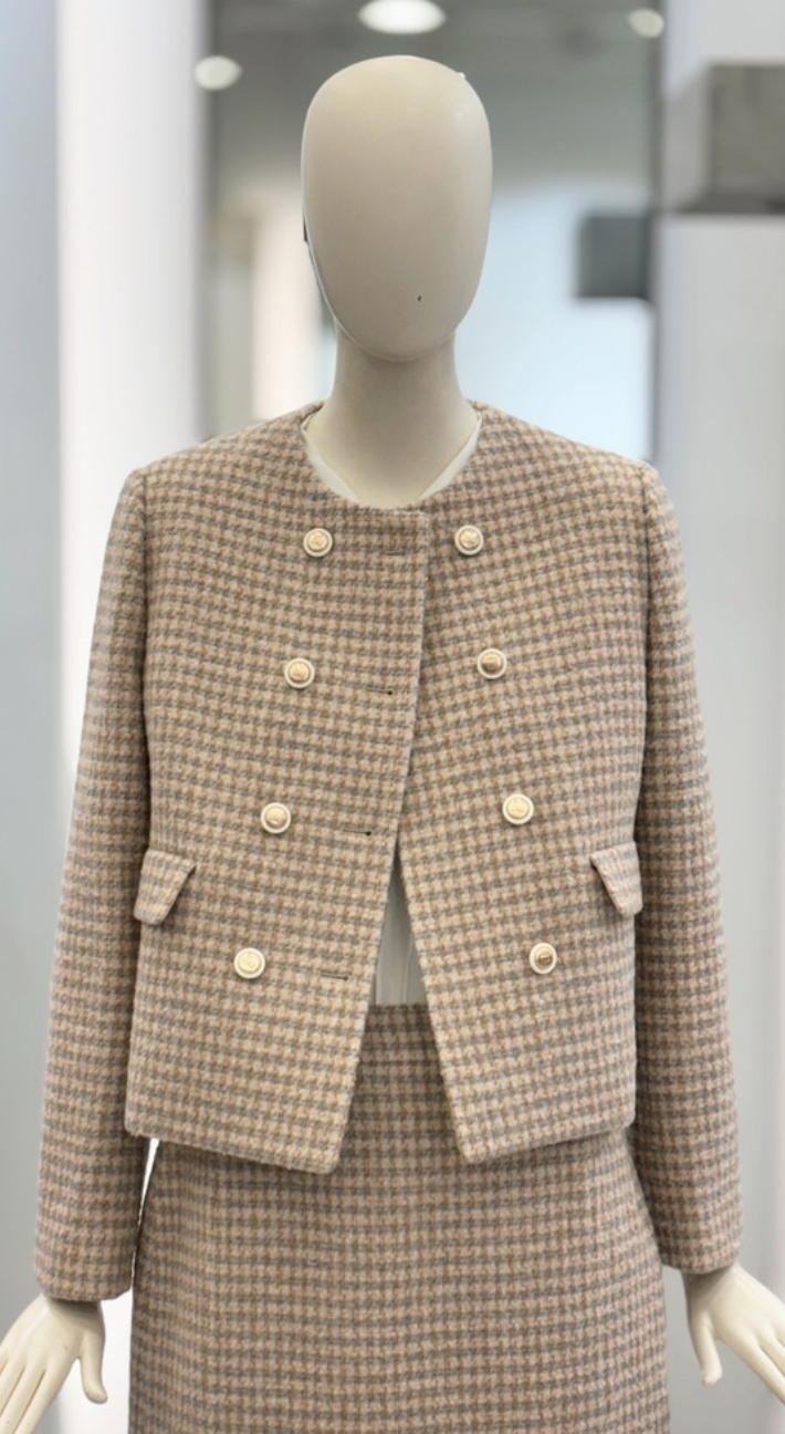 씨씨콜렉트 부클 더블라인 트위드자켓 55사이즈 새제품베이지 베이스