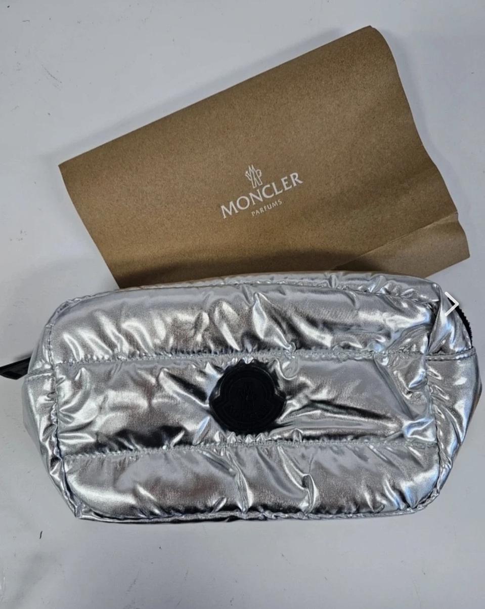 몽클레어 파우치