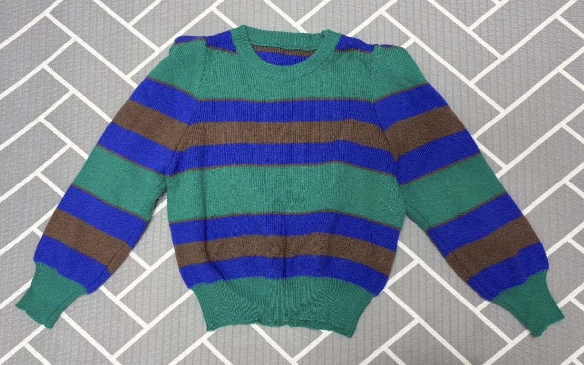 그린 배색 니트