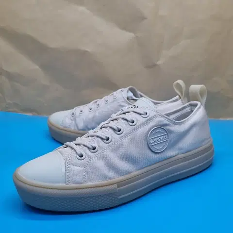디스커버리 스니커즈 250.