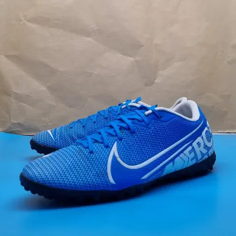 나이키 머큐리얼베이퍼13아카데미 풋살화270.