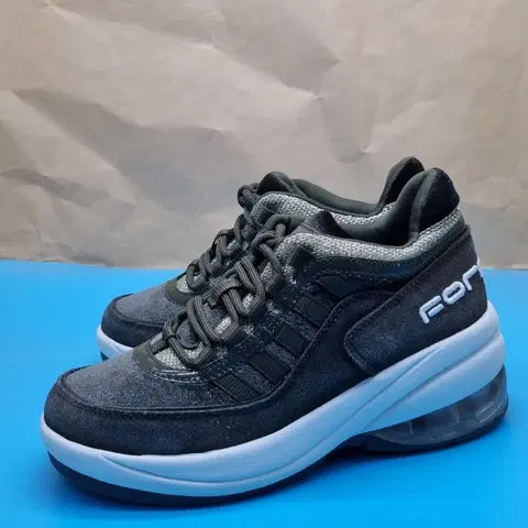 포나리나 카키 벨벳 키높이스니커즈 230굽5.