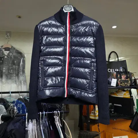 {클로젯}[M]몽클레어 마글리오네 트리콧 유광 삼선 니트 패딩