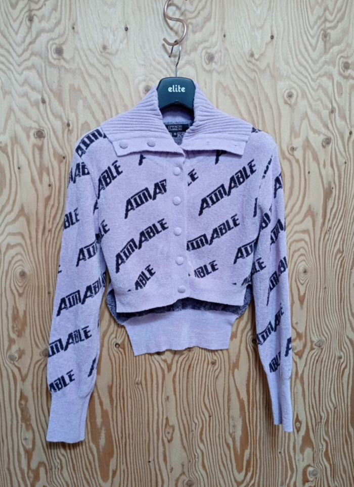 에고이스트 레터링 자카드 언발 하이넥 가디건