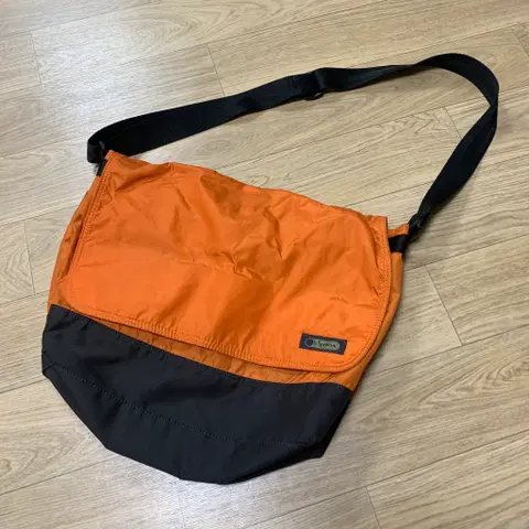 LeSportSac 레스포삭 립스탑 크로스백