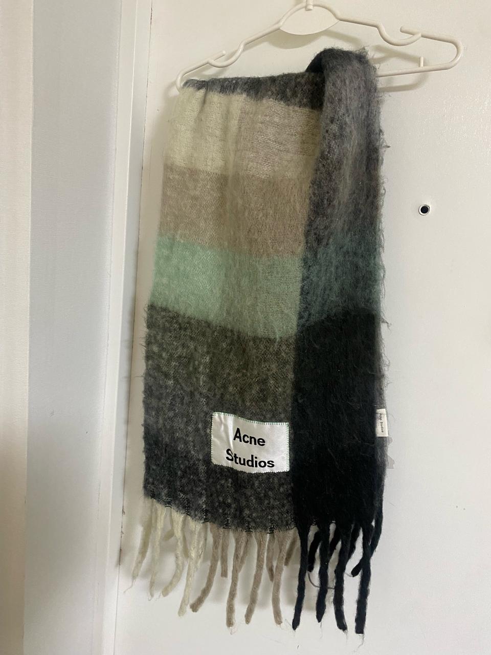 아크네 목도리
