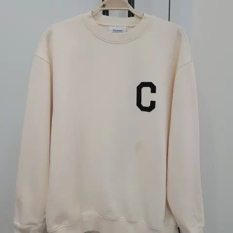 커버낫 C로고 아이보리 맨투맨 M사이즈