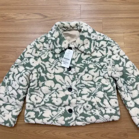 Thursday Island 플라워 뽀글이 자켓입니다- 사이즈는 85-