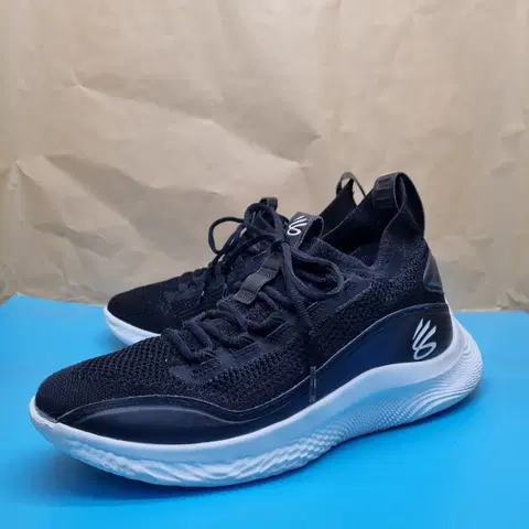 언더아머 커리 플로우8 농구화290_