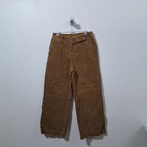 칼라거펠트 여성 골덴바지 66