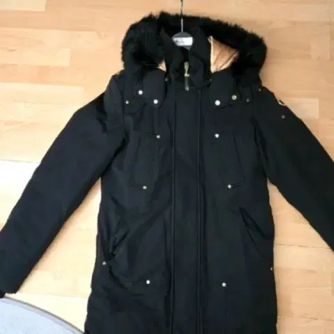 무스너클 금장 롱패딩 역시즌 특가