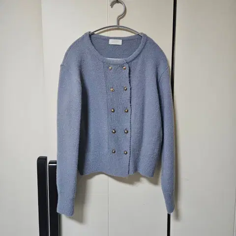 [새상품] 울20 골드 더블버튼 라운드 니트 가디건 / 정가4만대