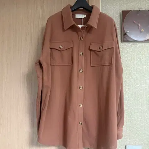 새상품 ninexis 카키 브라운 셔츠 가을,겨울 두께감 있는 셔츠