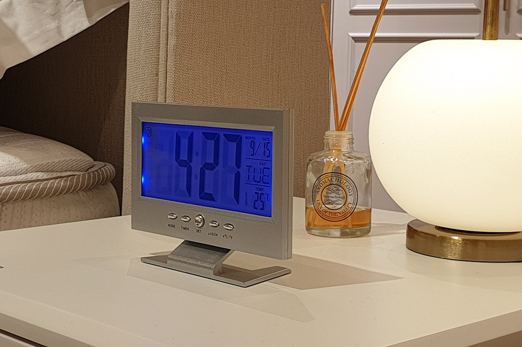 재밌고 신기한 LCD 탁상 시계