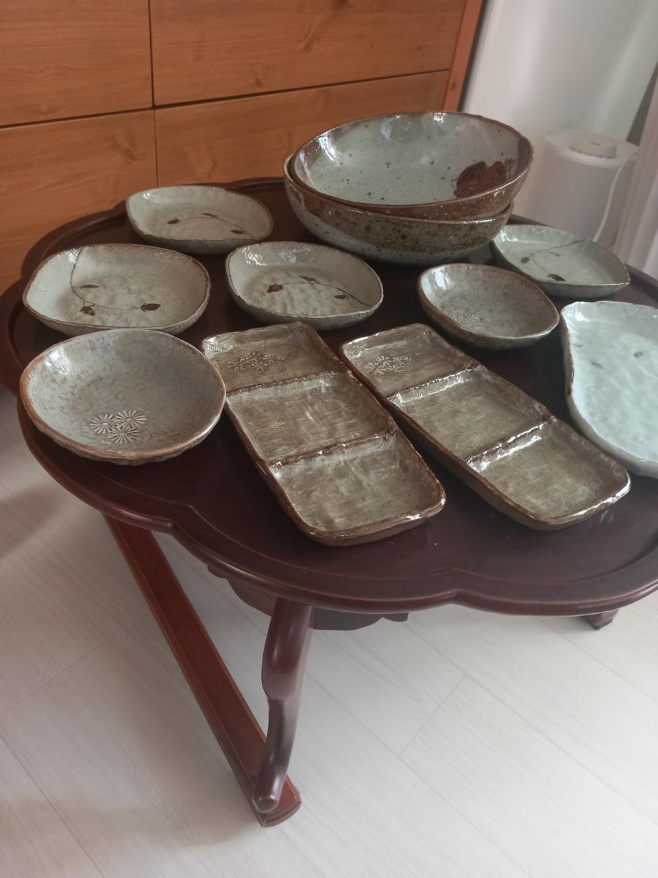 핸드메이드 도자기 그릇들