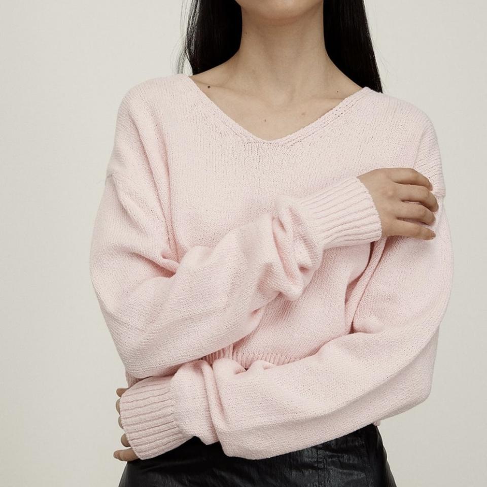 23SS GBH 미착용 코튼 브이넥 크롭 니트