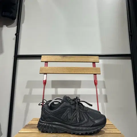 235) 뉴발란스 운동화 여성 여자 신발 410 V5 트레일화