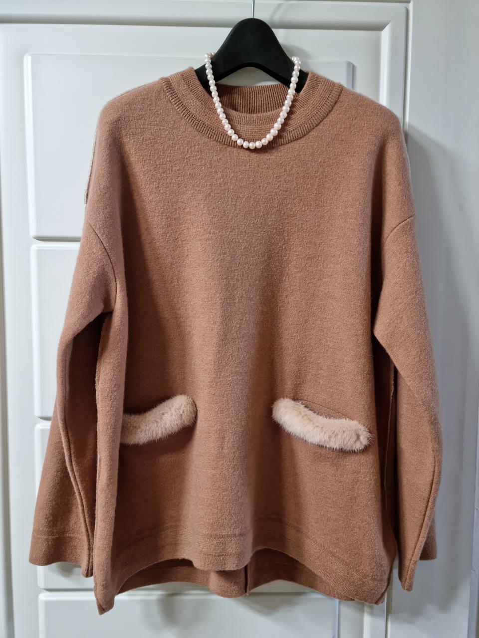 오즈세컨 밍크퍼 포켓 루즈핏 카멜 니트