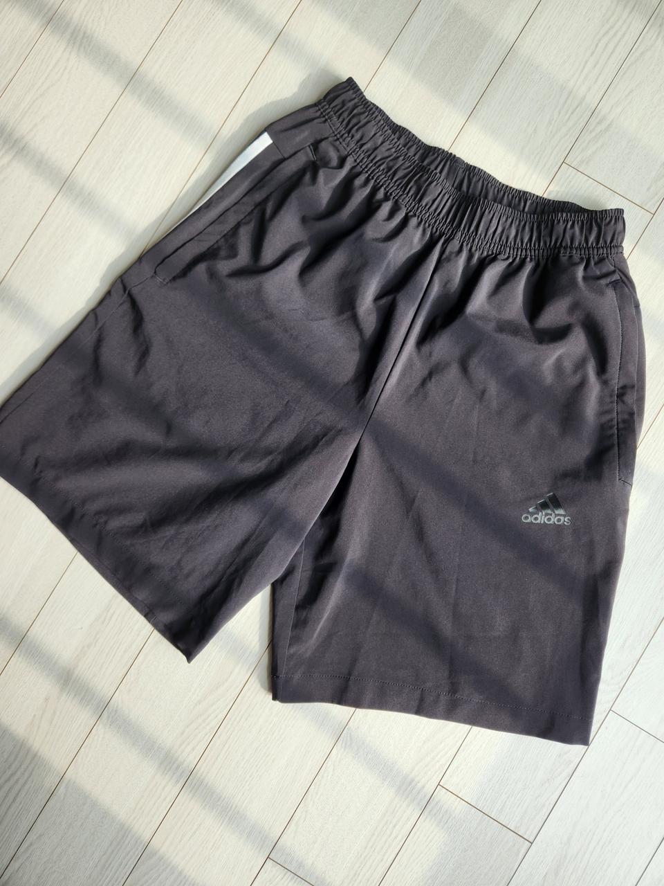 새상품급)아디다스 쇼트 러닝반바지 사이즈S블랙이라 실제로보면 잘안보이