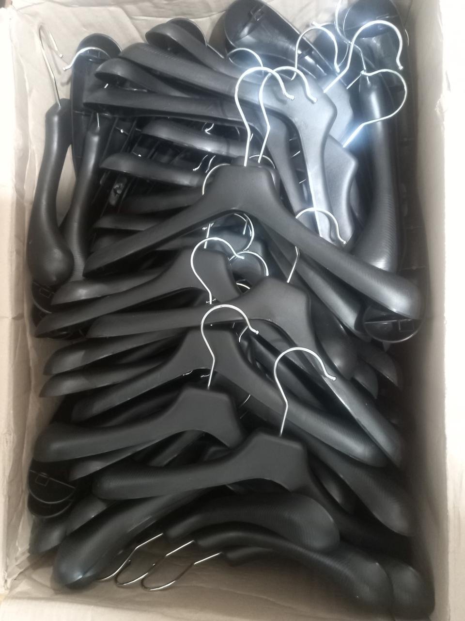 의류매장. 플라스틱. 옷걸이. 새제품. 100개. 택포25000원