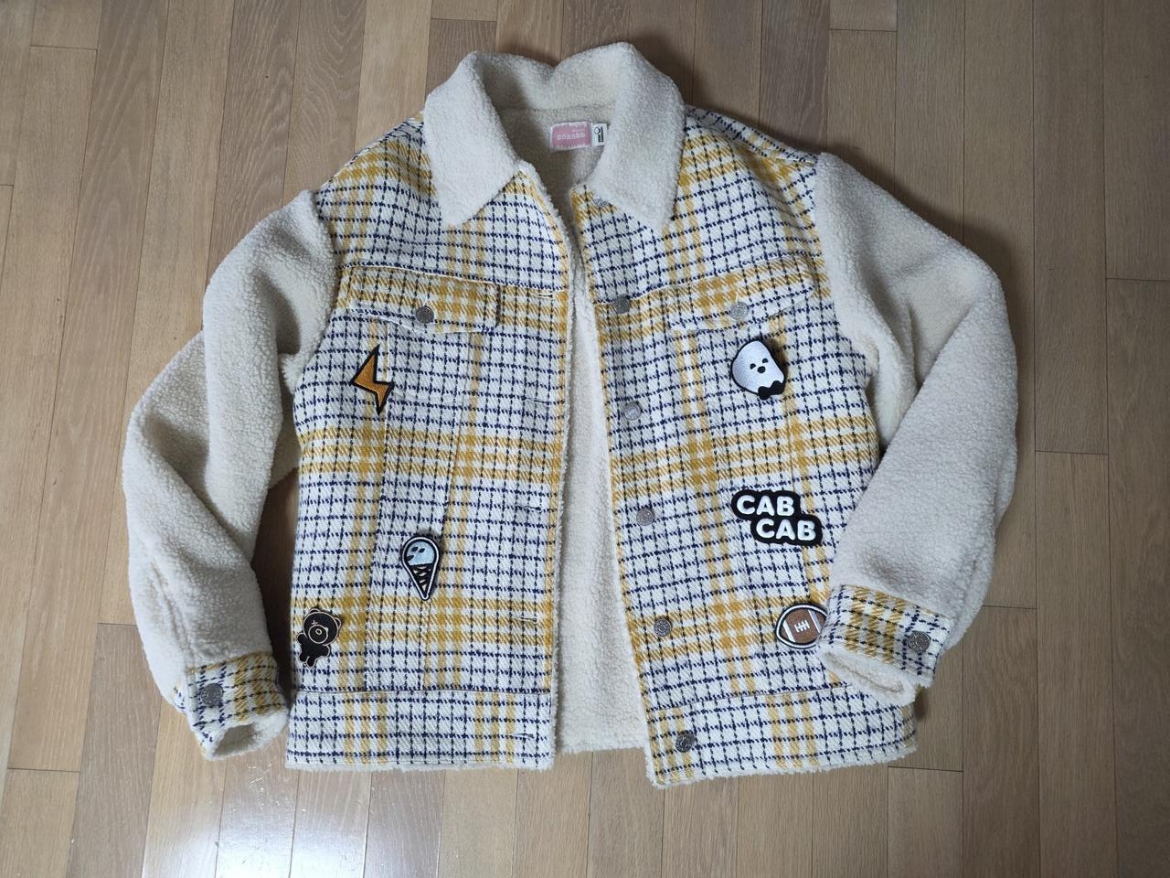 CCAABB 체크 배색 뽀글이 숏 자켓 가슴반품 53 와펜 95 양털