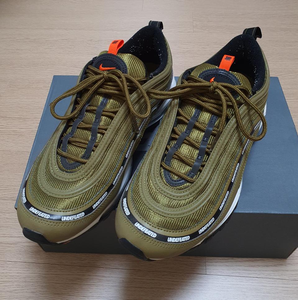 나이키 언디핏 맥스97 카키 275사이즈 11만원