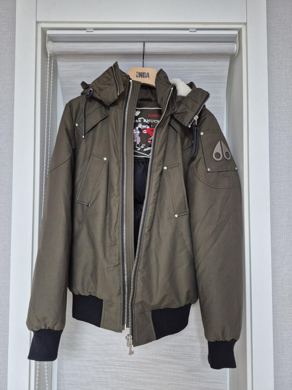 무스너클 봄버 자컷 카키패딩
