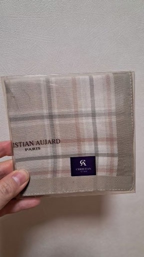 크리스찬오자르 체크 손수건