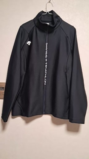 데상트 스위스 트라이애슬론 블랙 자켓 100 일본산