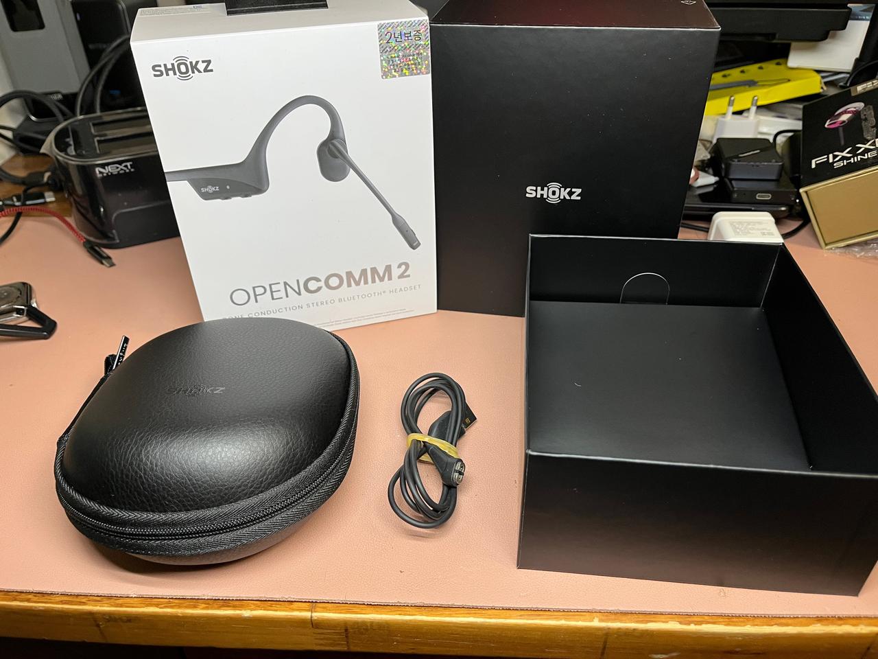 샥즈 오픈컴2 박스, 충전케이블 및 기타
