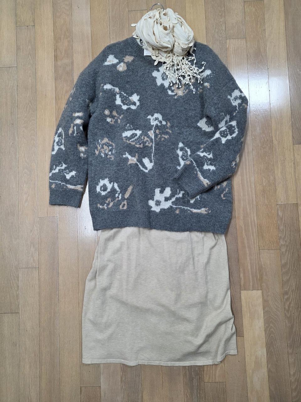 Datum 회색 꽃무늬 니트 FREE 플라워 패턴 회색 니트 프리사이즈