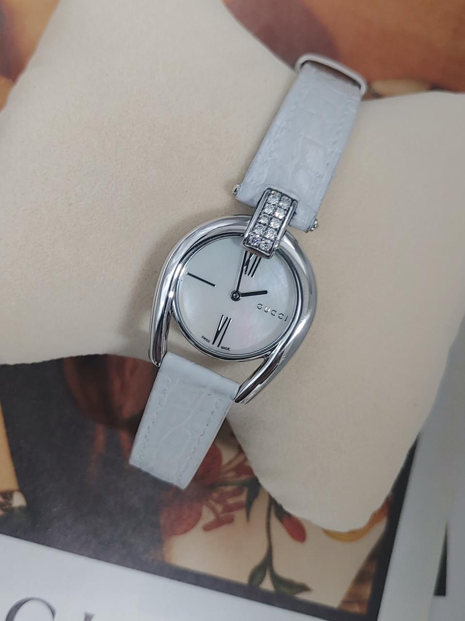 구찌 12P다이아 자개판 여성용시계