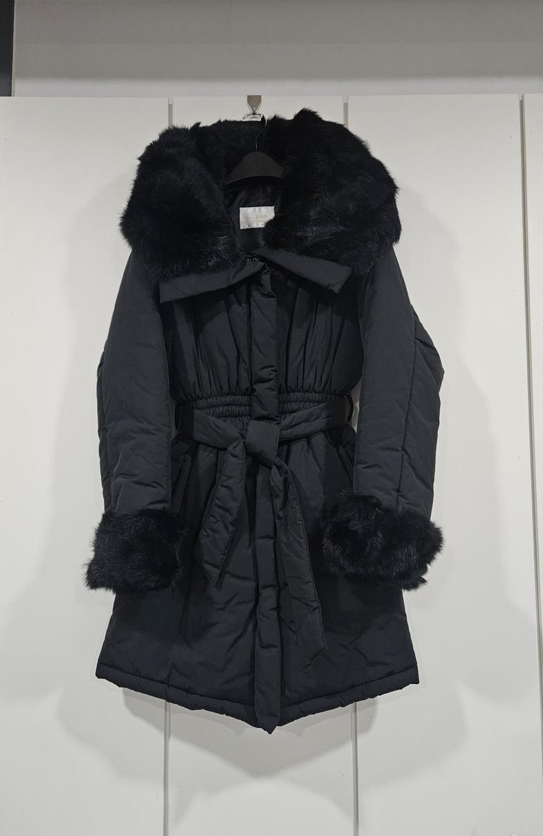 블랙 퍼 카라 벨트 패딩.