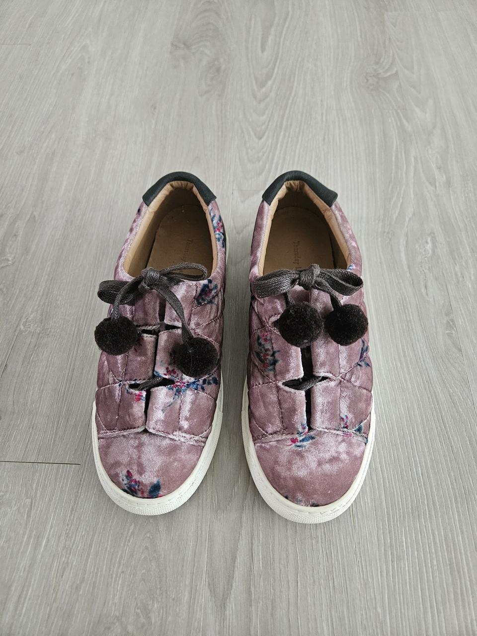 써스데이아일랜드 스니커즈